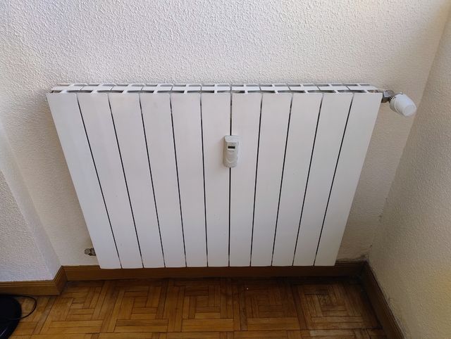 8 Radiadores de acero blancos y beige de distintas