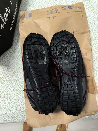 Zapatillas para spinning negras y rosas