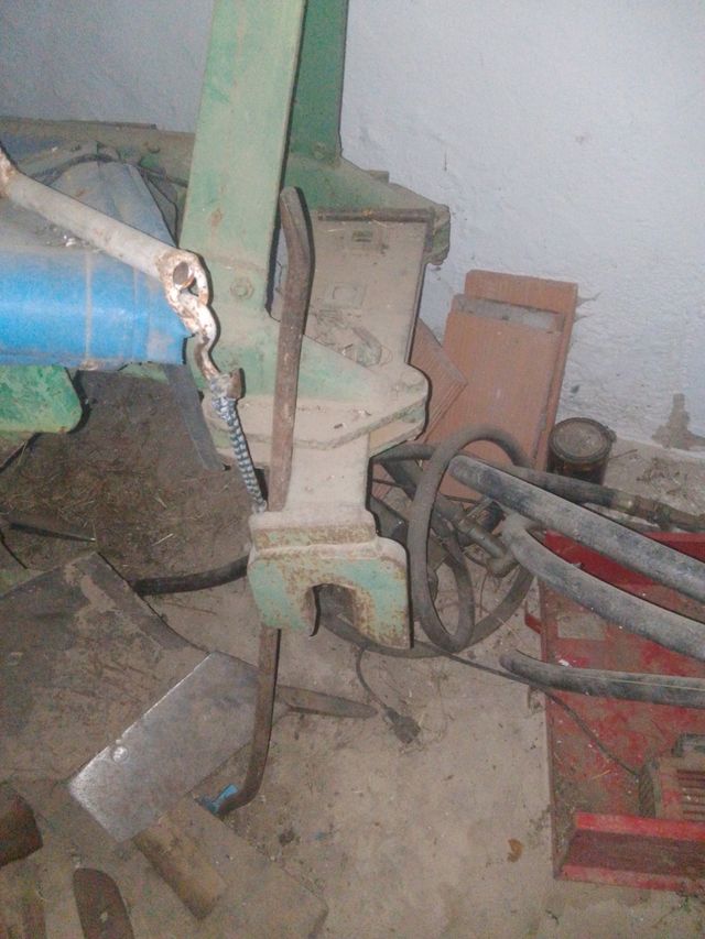 Arado de 4 cuerpos Vertedera de tractor con enganc