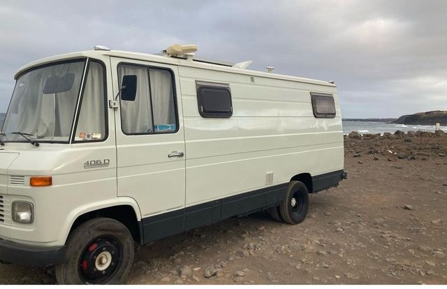 Mercedes-Benz 406D 1977