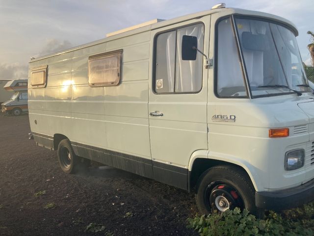 Mercedes-Benz 406D 1977