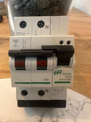 Interruptor Sobretensiones CPT C63