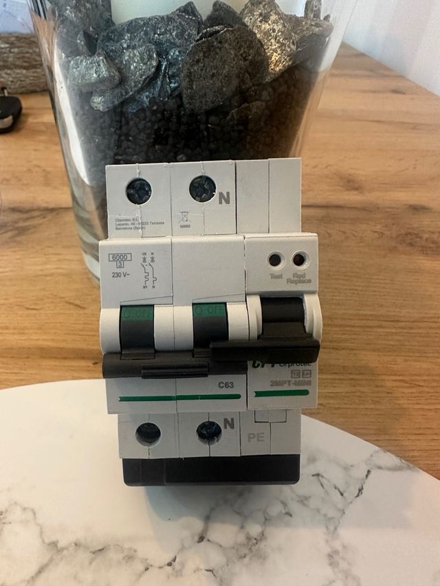 Interruptor Sobretensiones CPT C63