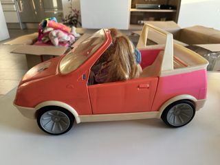 Coche descapotable-Caravana Barbie con 2 Muñecas.