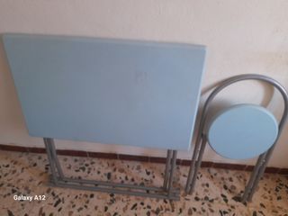 Mesa y silla plegable