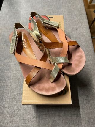 Sandalias Yokono Talla 35 Marrón y Dorado