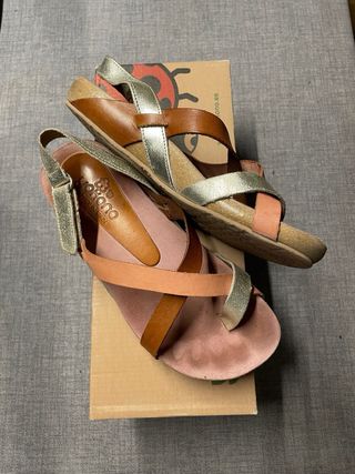 Sandalias Yokono Talla 35 Marrón y Dorado