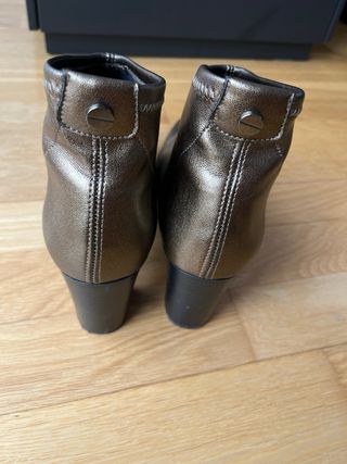 Botines Barminton Bronce Metalizado Tacón Medio