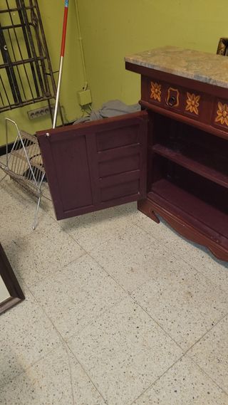 Mueble antiguo renovado con mármol