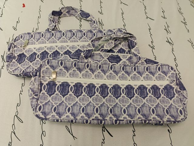 Bolsas azules y blancas con estampado