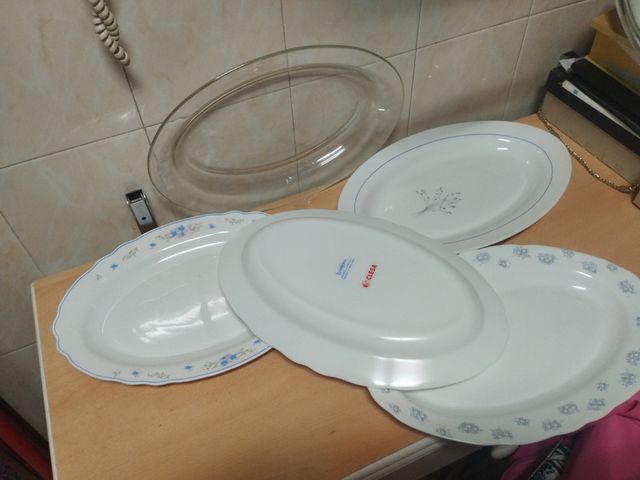 Fuentes de cerámica y cristal 2 € cada una