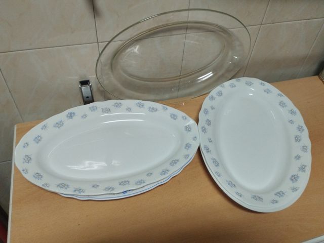 Fuentes de cerámica y cristal 2 € cada una