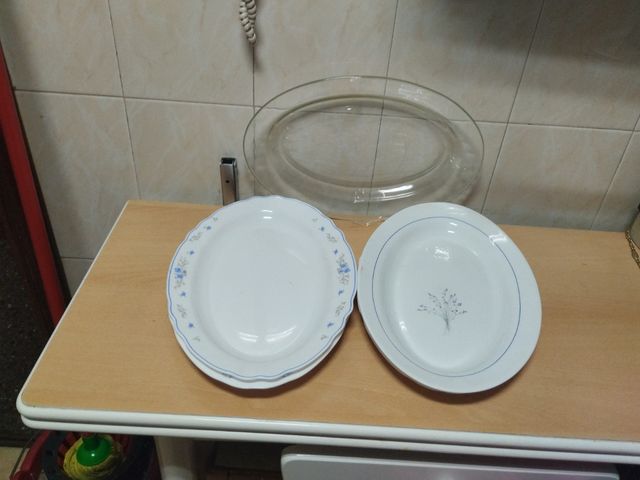 Fuentes de cerámica y cristal 2 € cada una