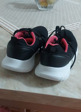 Scarpe da ginnastica nere e rosa