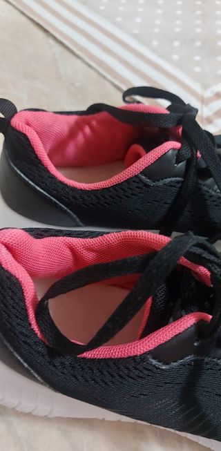 Scarpe da ginnastica nere e rosa