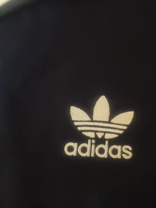 Camiseta Adidas Originals Azul marino con Rayas 