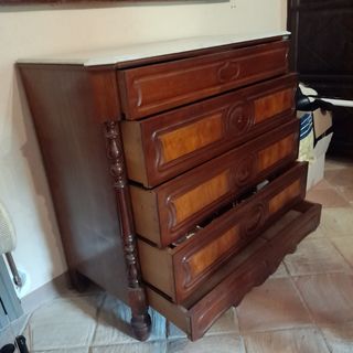 Cómoda antigua de madera y mármol
