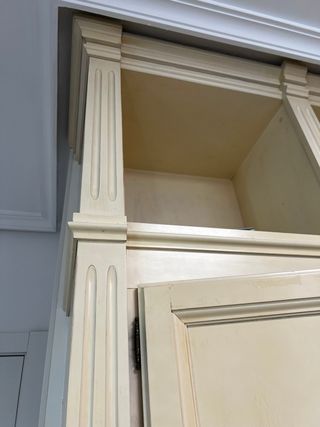 Armario a medida de madera beige