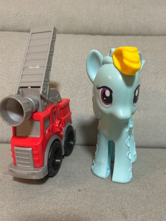 Camión de bomberos y pony Play-Doh