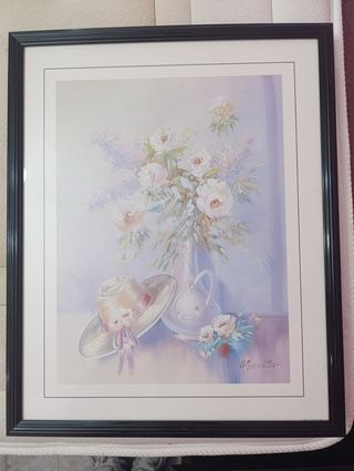 Cuadro de flores y sombrero
