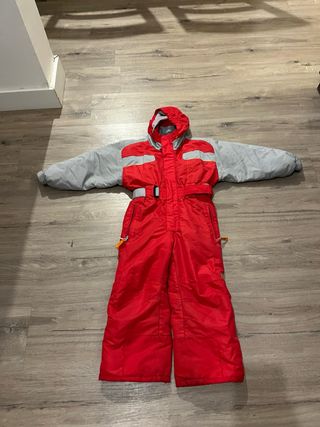 Mono de esquí rojo y gris para 4 años