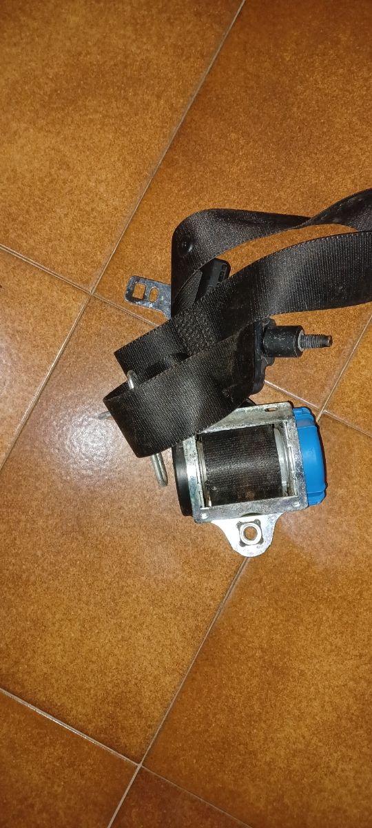 Cinturones Delanteros Ford Fiesta 2003