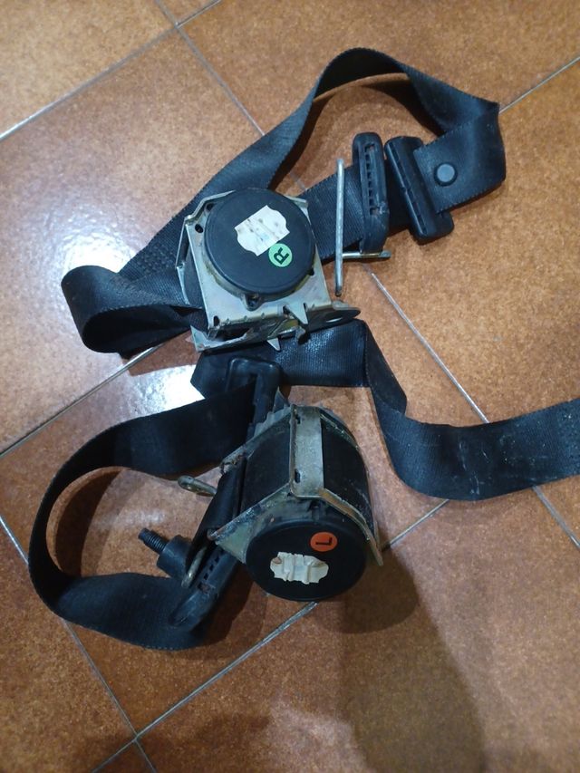 Cinturones Delanteros Ford Fiesta 2003