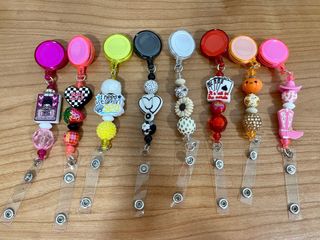 Portatijeras/portaidentificativo con abalorios