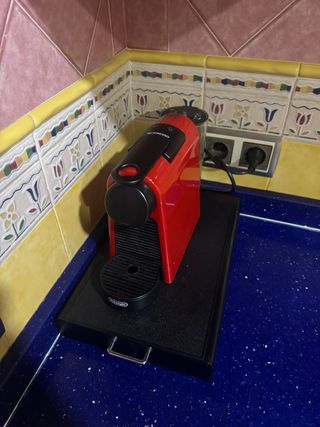 Cafetera Nespresso Roja+cajon