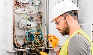 Se necesita electricista particular