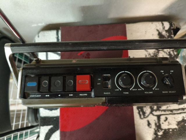 Radio Sony CF-303 FM/AM Militar