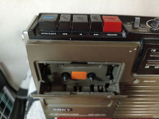 Radio Sony CF-303 FM/AM Militar