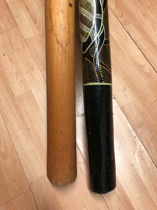 Pareja de didgeridoos de madera de teca