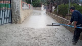 Caminos y calles hormigonados