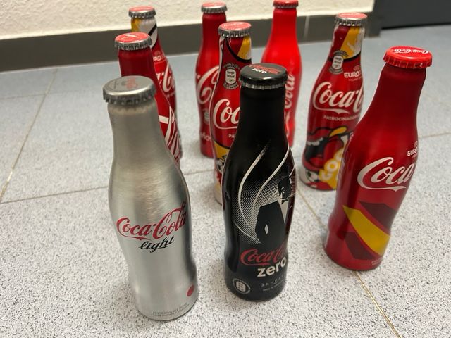 Collezione di bottiglie in alluminio Coca-Cola