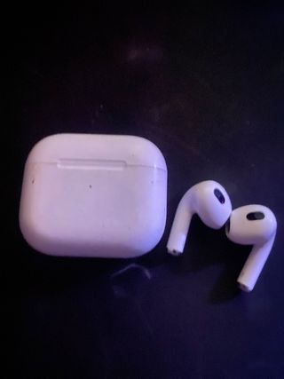 Airpods con funda de camuflaje 40 euros negociable