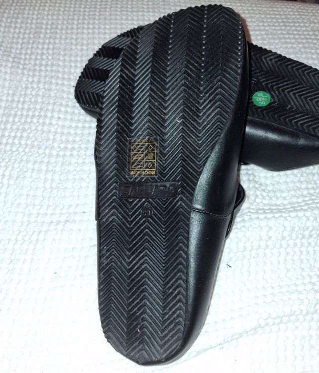 Zuecos Barefoot Saguaro Negros con borreguito.