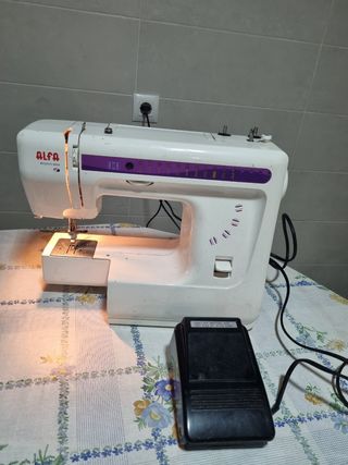 Máquina de coser Alfa Modelo 8804