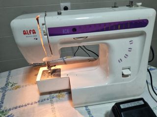 Máquina de coser Alfa Modelo 8804