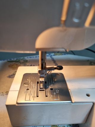 Máquina de coser Alfa Modelo 8804
