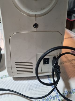 Máquina de coser Alfa Modelo 8804
