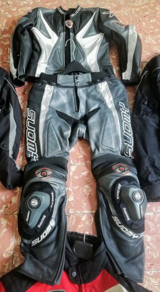 Mono y chaquetas de moto
