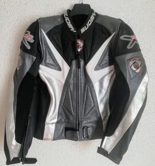 Mono y chaquetas de moto