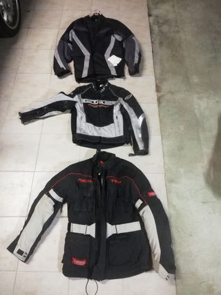 Mono y chaquetas de moto