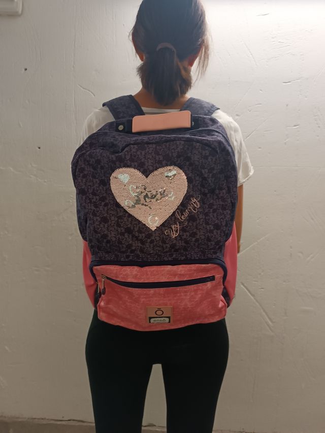 Mochila escolar con corazón de lentejuelas