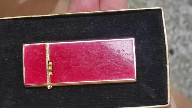 Accendino da collezione rosso