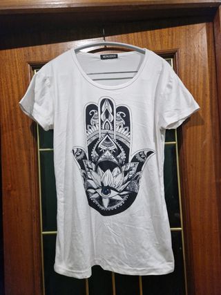 Diferentes camisetas L-XL por 1 euro la unidad 
