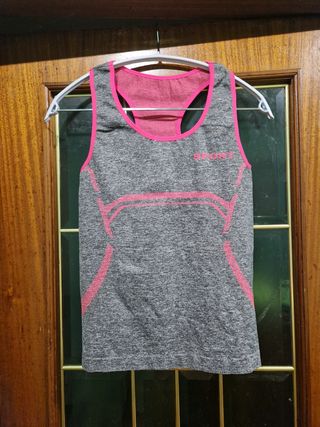 Diferentes camisetas L-XL por 1 euro la unidad 
