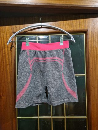Diferentes camisetas L-XL por 1 euro la unidad 
