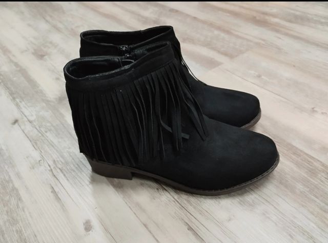 Botas negras con flecos talla 36